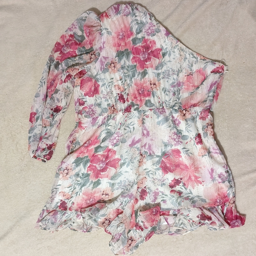 Express One Shoulder Floral Romper - Picture 5 of 12